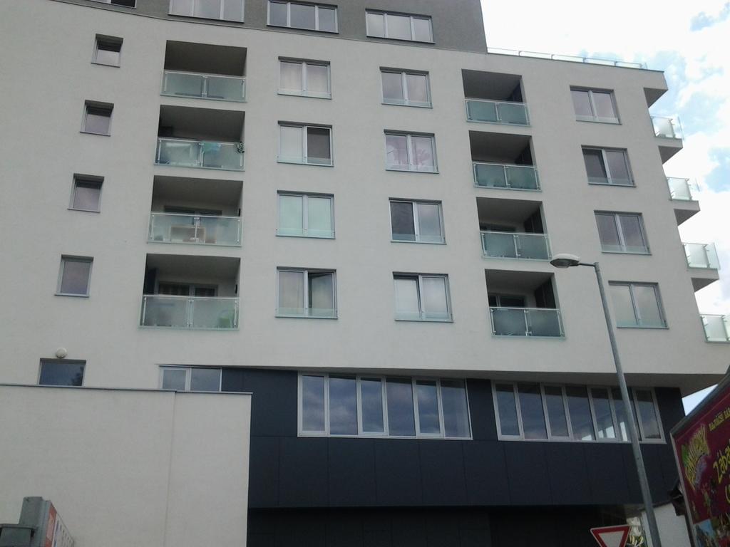 Apartman Halex Centrum City Aupark Piest'any Buitenkant foto
