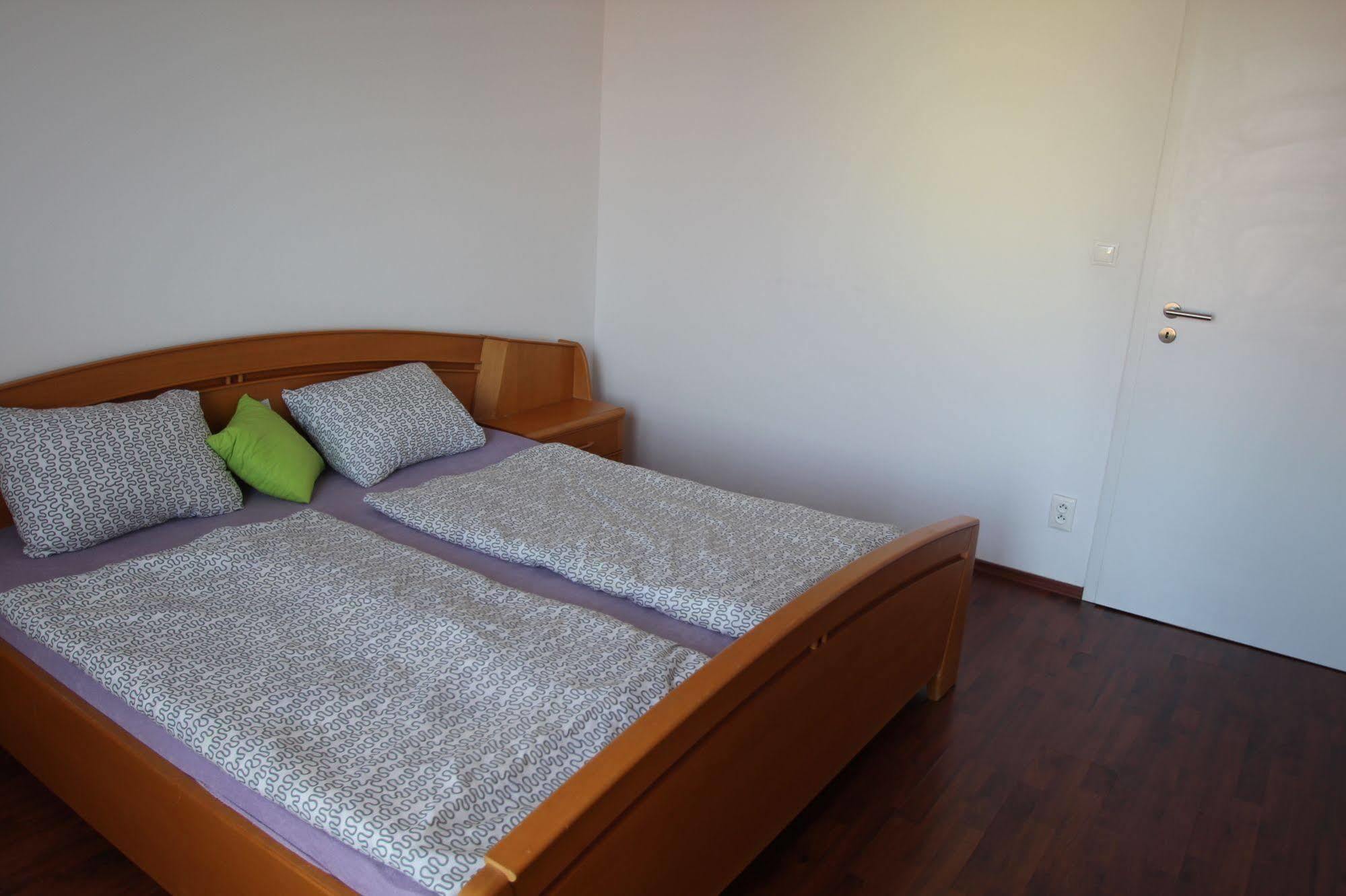 Apartman Halex Centrum City Aupark Piest'any Buitenkant foto